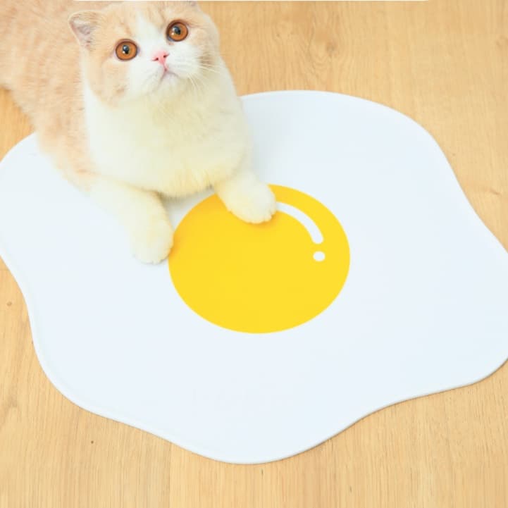 ペットマット 犬猫兼用 めだまやきデザイン食事マット